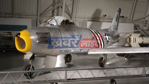 Varanasi Air Show – वाराणसी में नमो घाट के ऊपर गंगा नदी पर एयर शो का प्रदर्शन करते लड़ाकू विमान